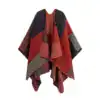 Poncho châle à motif géométrique rouge et noir, style plaid, sans capuche, avec bordure brodée.