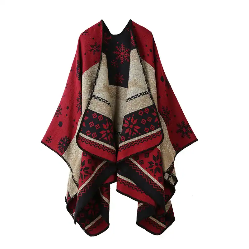 Poncho châle rouge, noir et beige à motifs de flocons de neige et motifs géométriques.