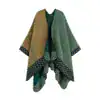 Poncho châle polaire à motifs géométriques, couleur vert et beige, sans capuche, avec poches.