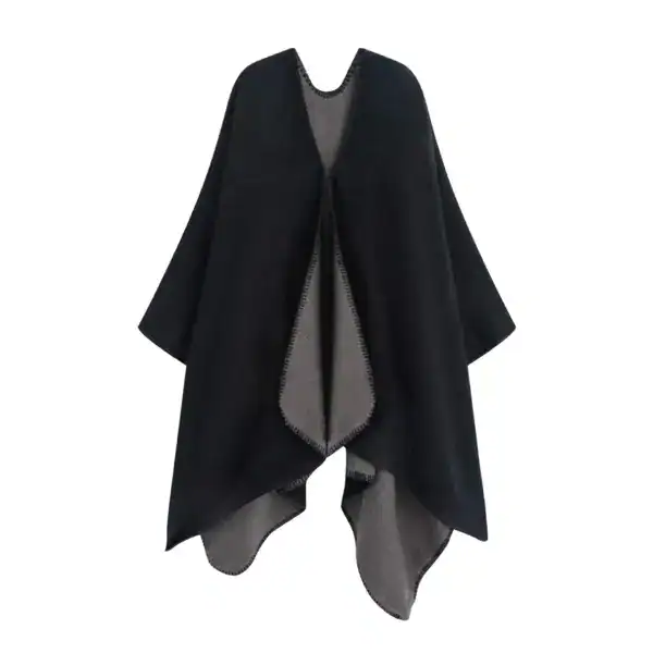 Poncho châle polaire noir avec doublure grise, coupe ample et sans manches.