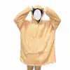 Poncho plaid beige à capuche avec poche avant.