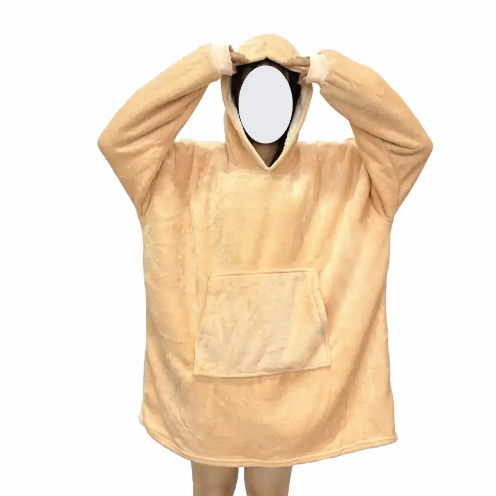 Poncho plaid beige à capuche avec poche avant.