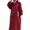 Poncho plaid rouge avec capuche et poches, look confortable et doux.