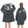 Poncho plaid enfant gris avec capuche chat, poches étoiles.