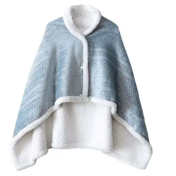 Poncho plaid femme bleu clair avec doublure blanche et capuche.
