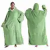 Poncho plaid femme long vert pomme avec capuche et poches.