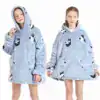 Poncho plaid fille bleu ciel avec motif chiens et empiècements étoiles.