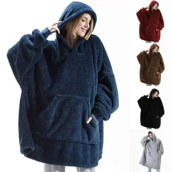 Poncho plaid polaire avec capuche, disponible en bleu, rouge, marron, noir et gris.