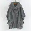 Poncho plaid gris sans capuche, doux et confortable avec poches.