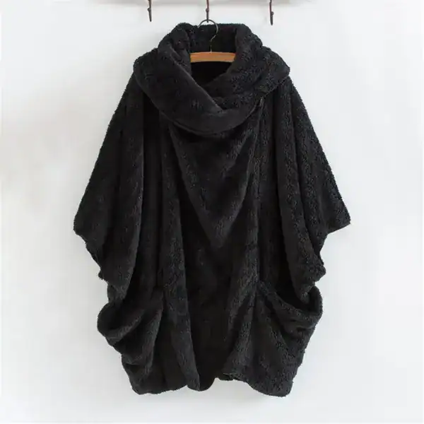 Poncho plaid noir sans capuche, texture douce et poches avant.