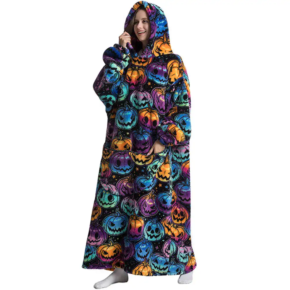 Poncho polaire femme motif citrouilles Halloween, capuche, poches, confort.