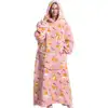 Poncho polaire femme nuit rose avec motif chiens corgis.