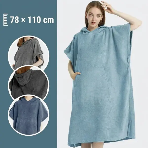 Poncho serviette de plage à capuche bleu clair, séchage rapide, avec poches, dimensions 78x110cm.